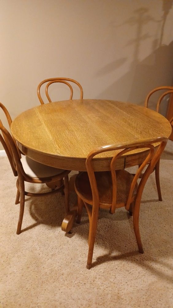 Antique Round Oak Table And 4 Bentwood Chairs