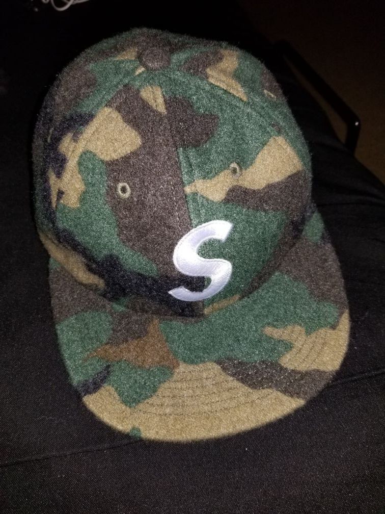 Supreme S logo camo hat