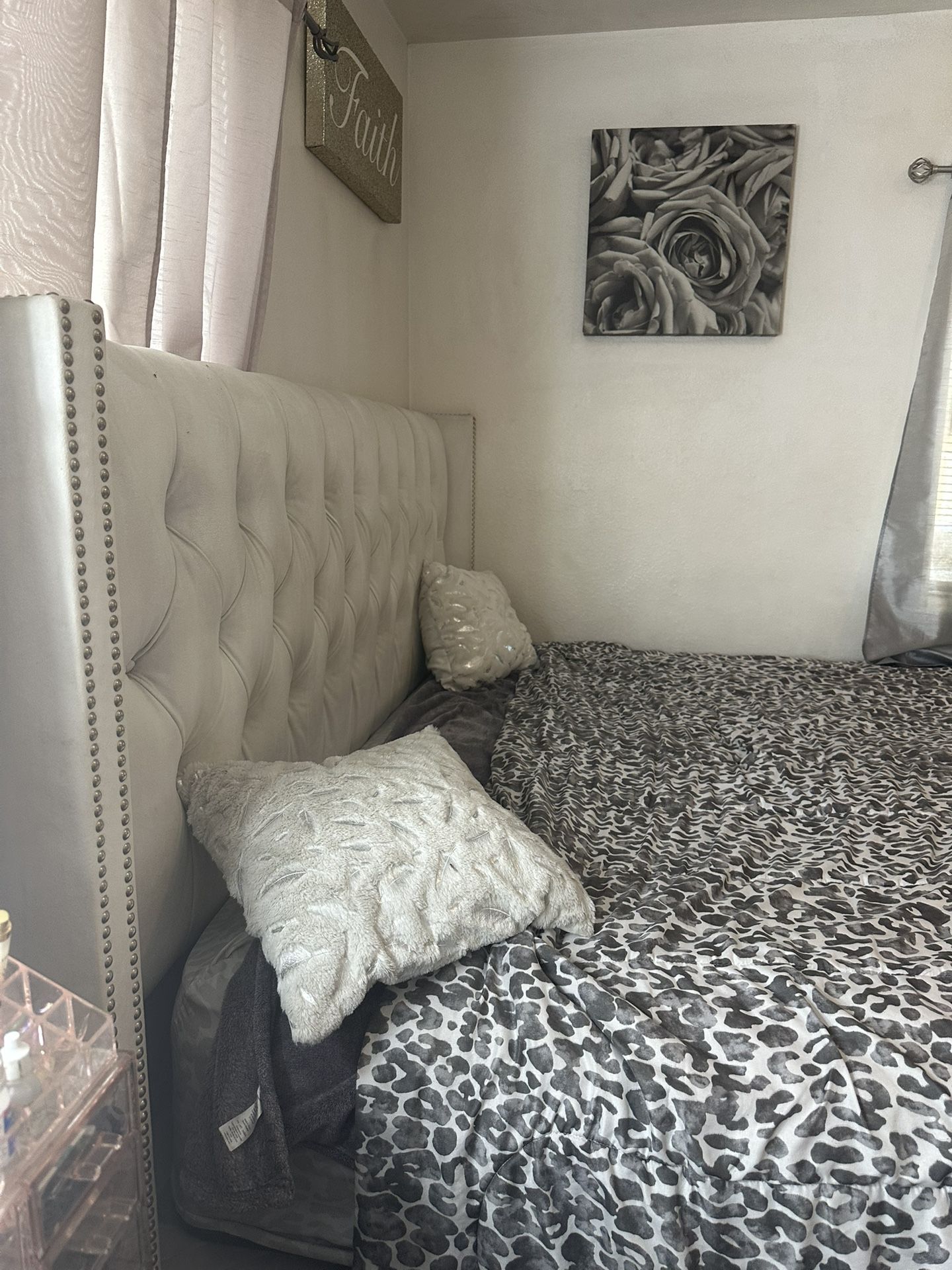 Cali King Bed 