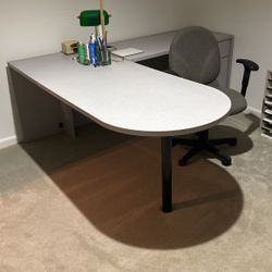 T Desk With The Chair