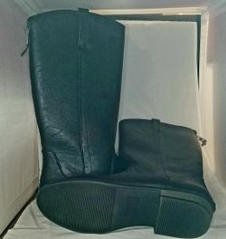 CAT AND JACK GIRLS BOOT SIZE 6 Used
