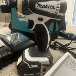 Makita  Lithium Ion Cordless Driver Drill 