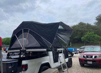 Free spirit rec Rooftop Tent