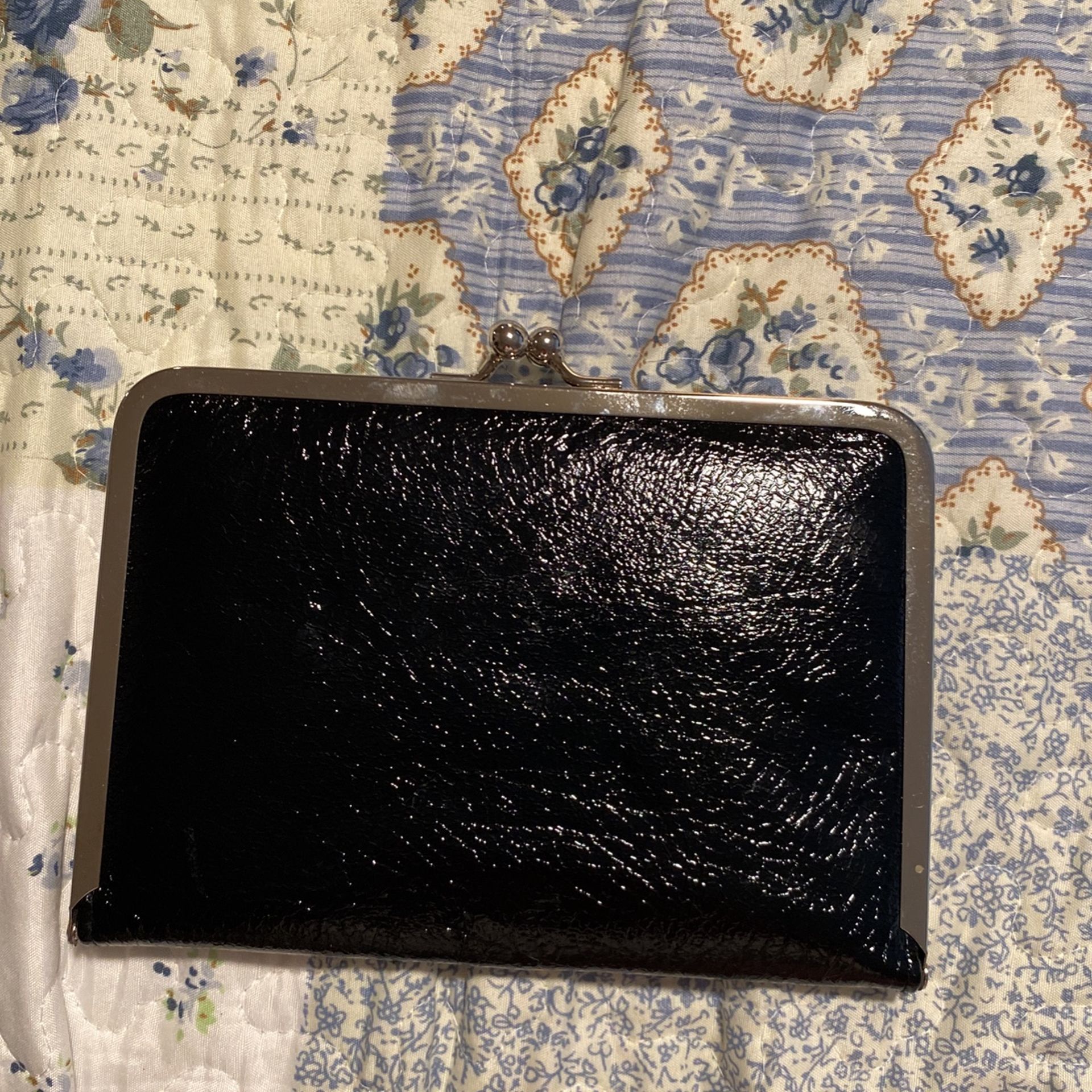 Shinny Black Clutch Wallet With A Clasp Type ClosuThe Top. M
