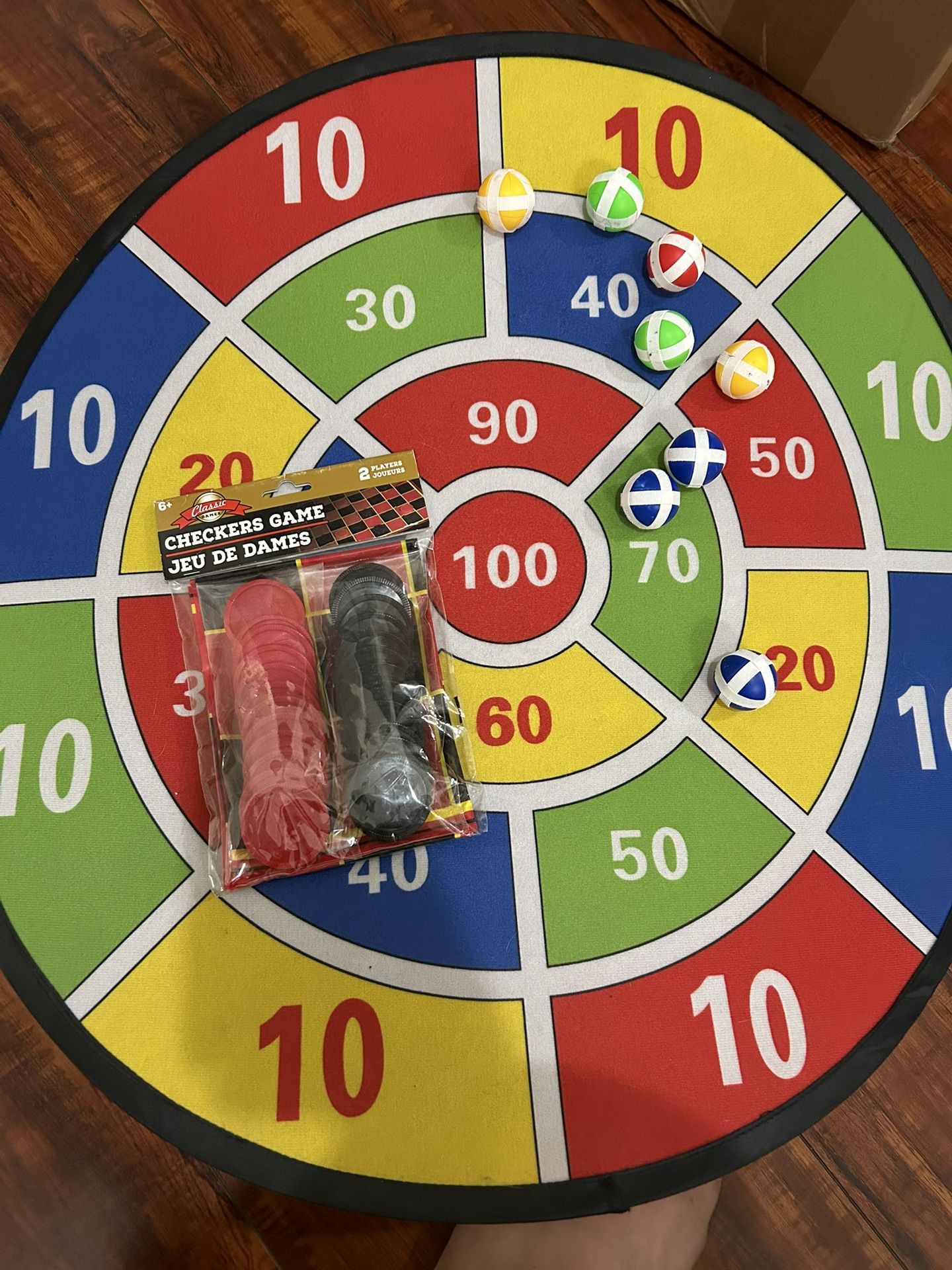 Checkers Game And Bullseye Game 