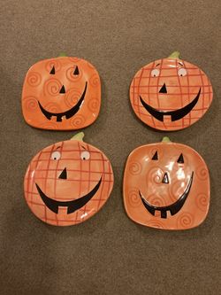 Lot of Four Ellen-Crimi-Trent For Boston Warehouse Hanging 7” Halloween Happy Pumpkin Plates