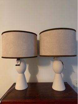 Modern 2 white ceramic lamps with shades