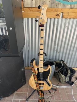 marcus miller v7