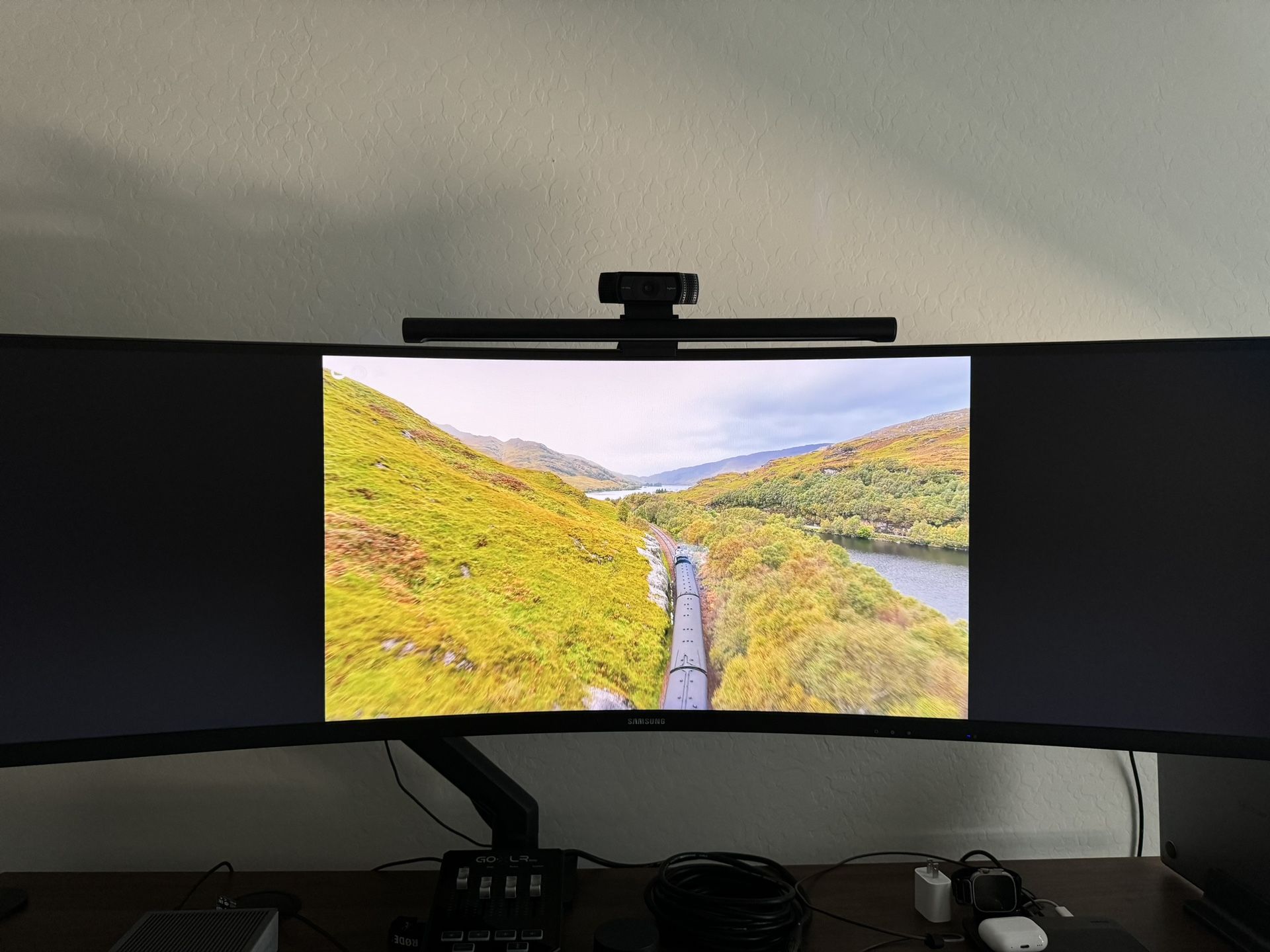 49” CRG9