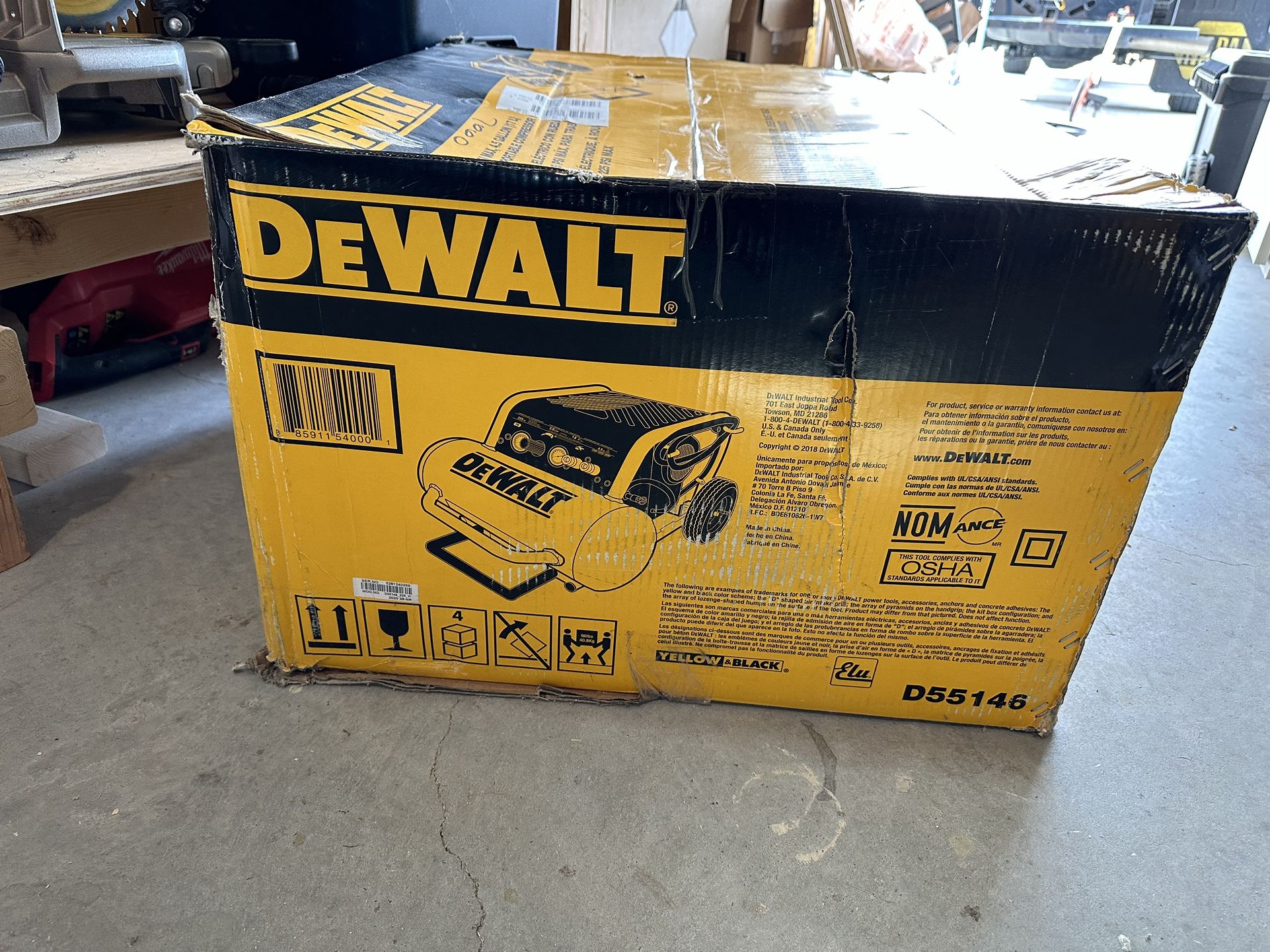 DeWALT 225 psi Electric Wheeled Air Compressor (new/never used 4.5 Gal 