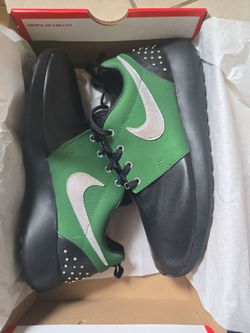 Nike Roshe Run Green and Black Sneakers