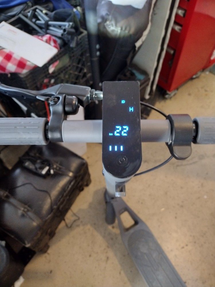 Scooter Must Go 200 Obo