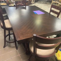 Table With 4 Stools
