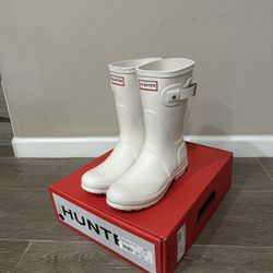 Brand New Hunter Original Short Rain Boots (Ivory) – Women’s Size 6