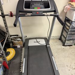 Reebok V8.90 Folding Treadmill