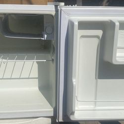 MINI BEER/GAMER FUEL FRIDGE  