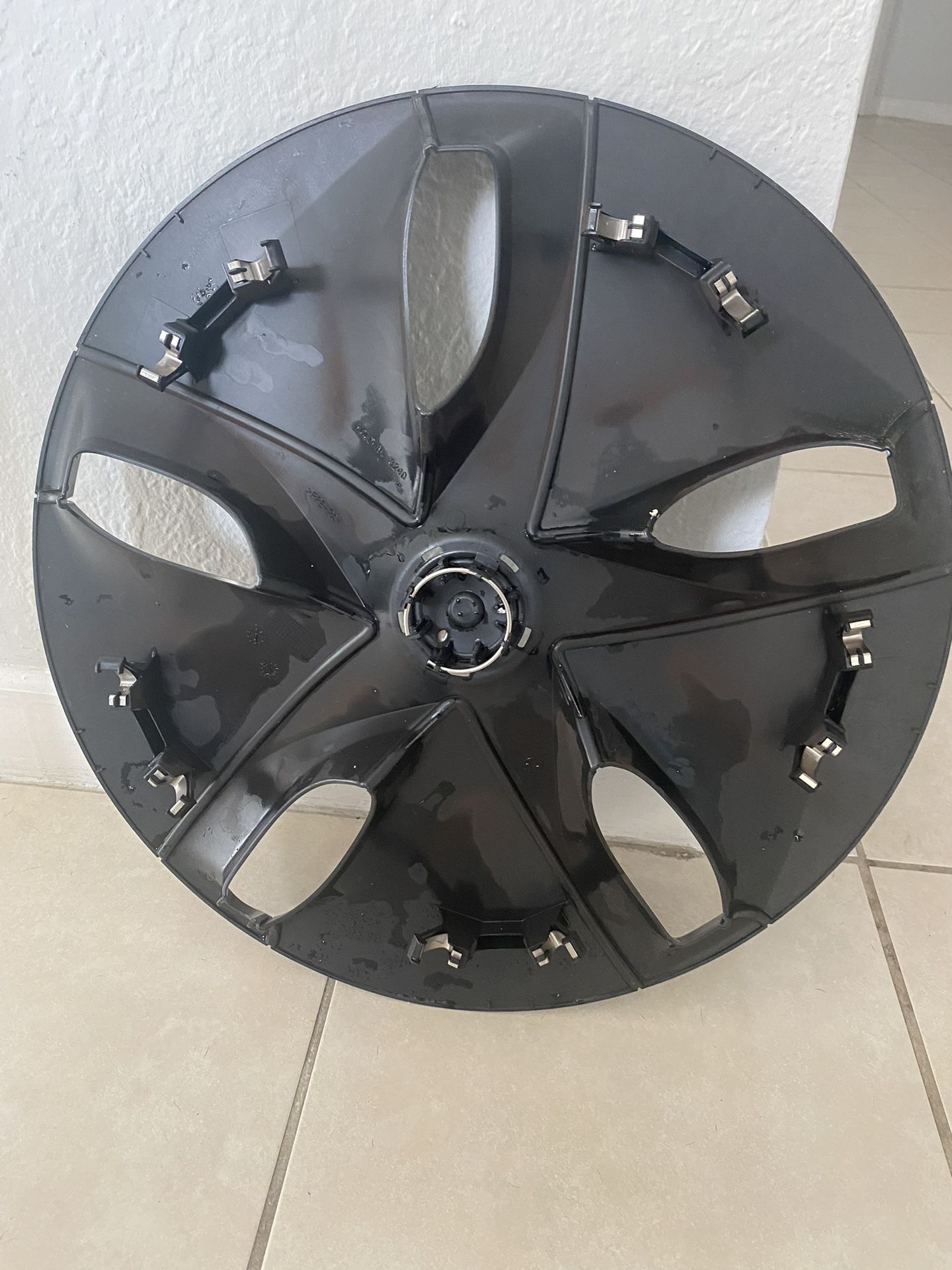 Description Tesla Hub cap. 19" only one. Located in west Kendall 33194