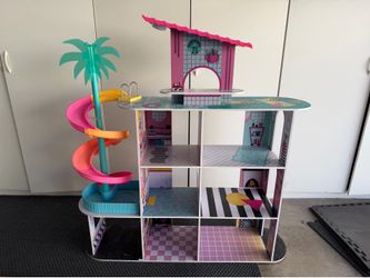 LOL Dollhouse