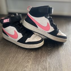 Nike Court Borough Mid 2 size 4Y