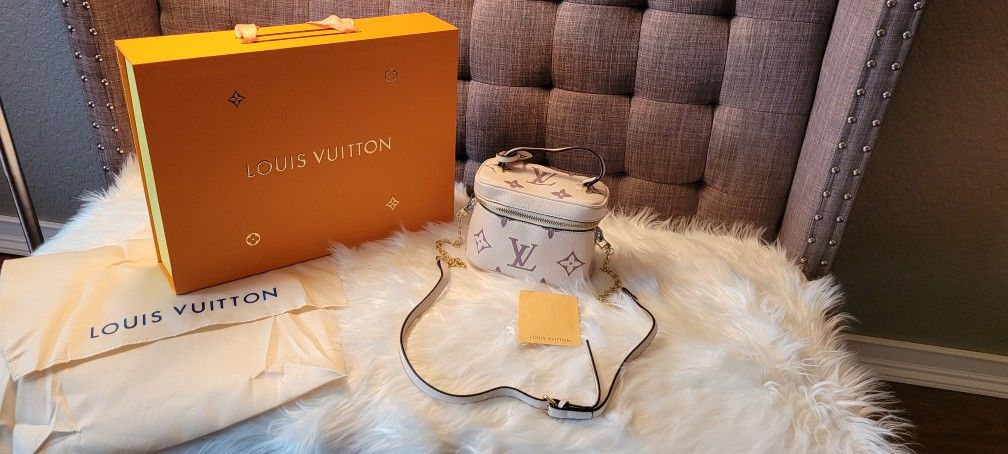 Crossbody Bag Comes With Dust Bag And Box