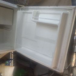  Small Refrigerator 