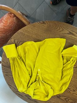 Vibrant chartreuse, long sleeve blouse med