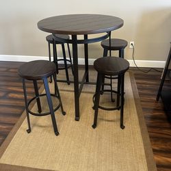 Round High Top Table+Stools