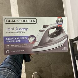 Black + Decker Compact steam iron