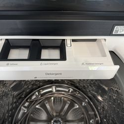 LG 5.5 cu ft Top Load Washer – Like New