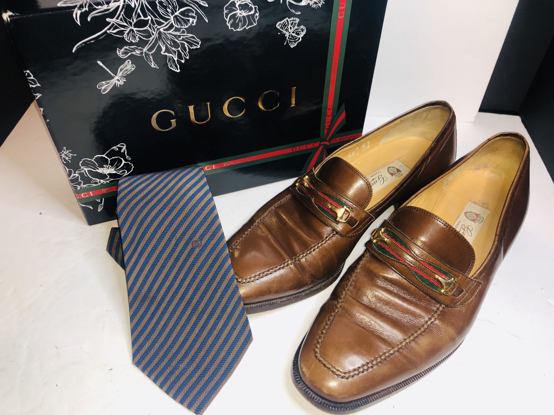 Men’s horsebit GUCCI loafers size 42 with tie very nice