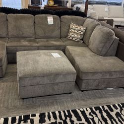 Ashley Sectional! Brand New Discounted 🔥