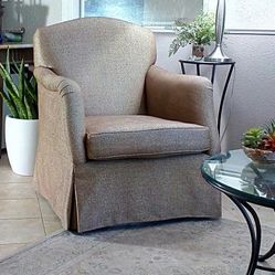 Club Chair - Great Condition - PICKUP ONLY **CASH ONLY  arm chair, accent chair