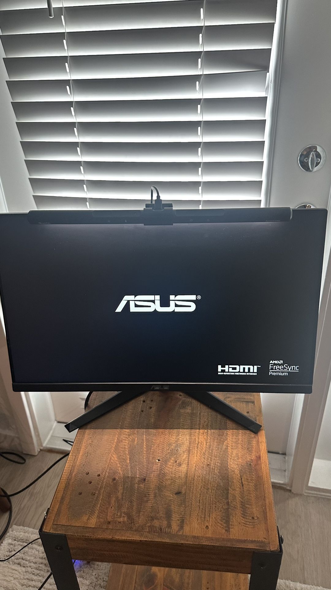 Asus Screen Gaming Monitor+ Screenlinear Light Bar