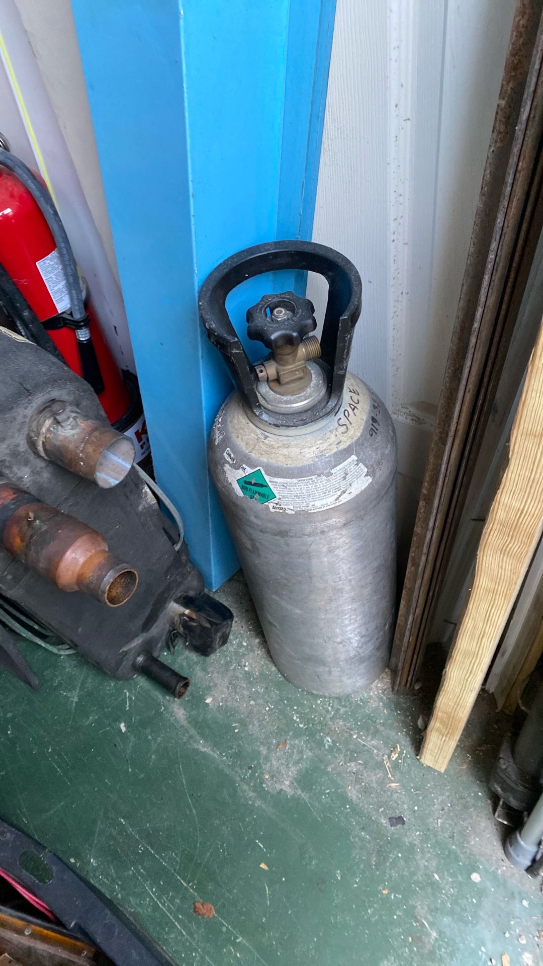CO2 tank