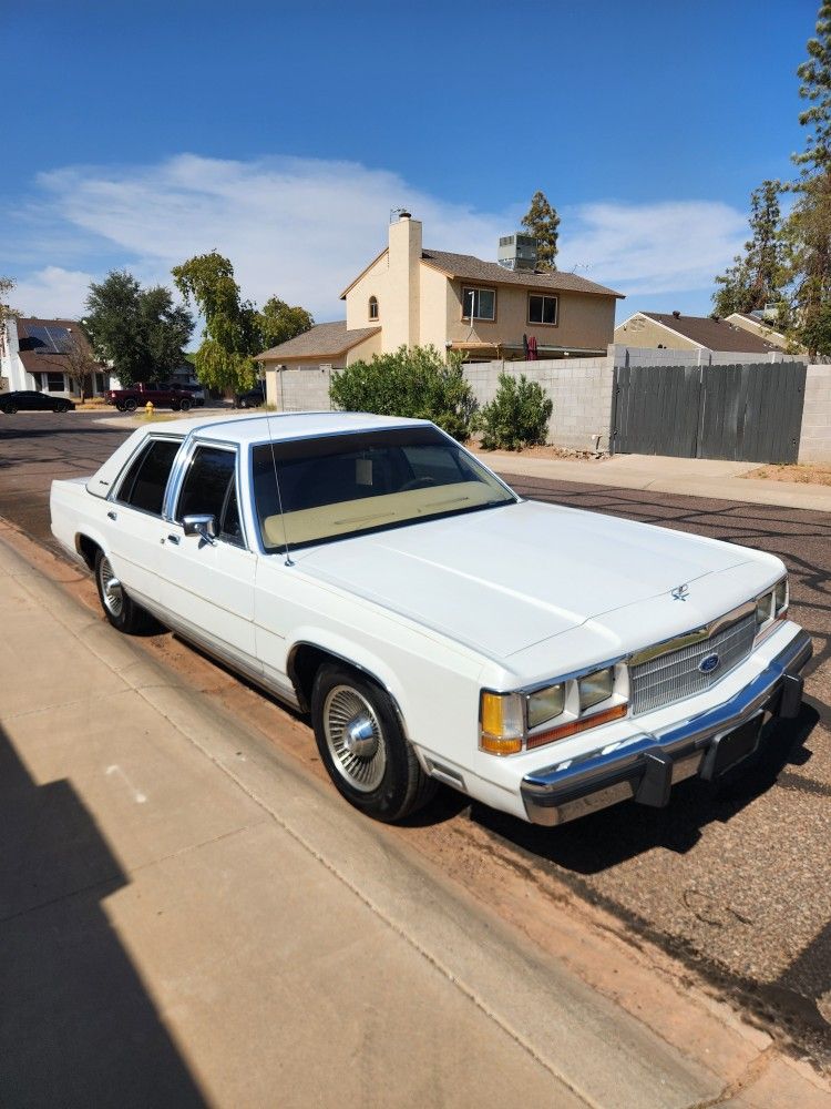 1989 Ford Crown Victoria