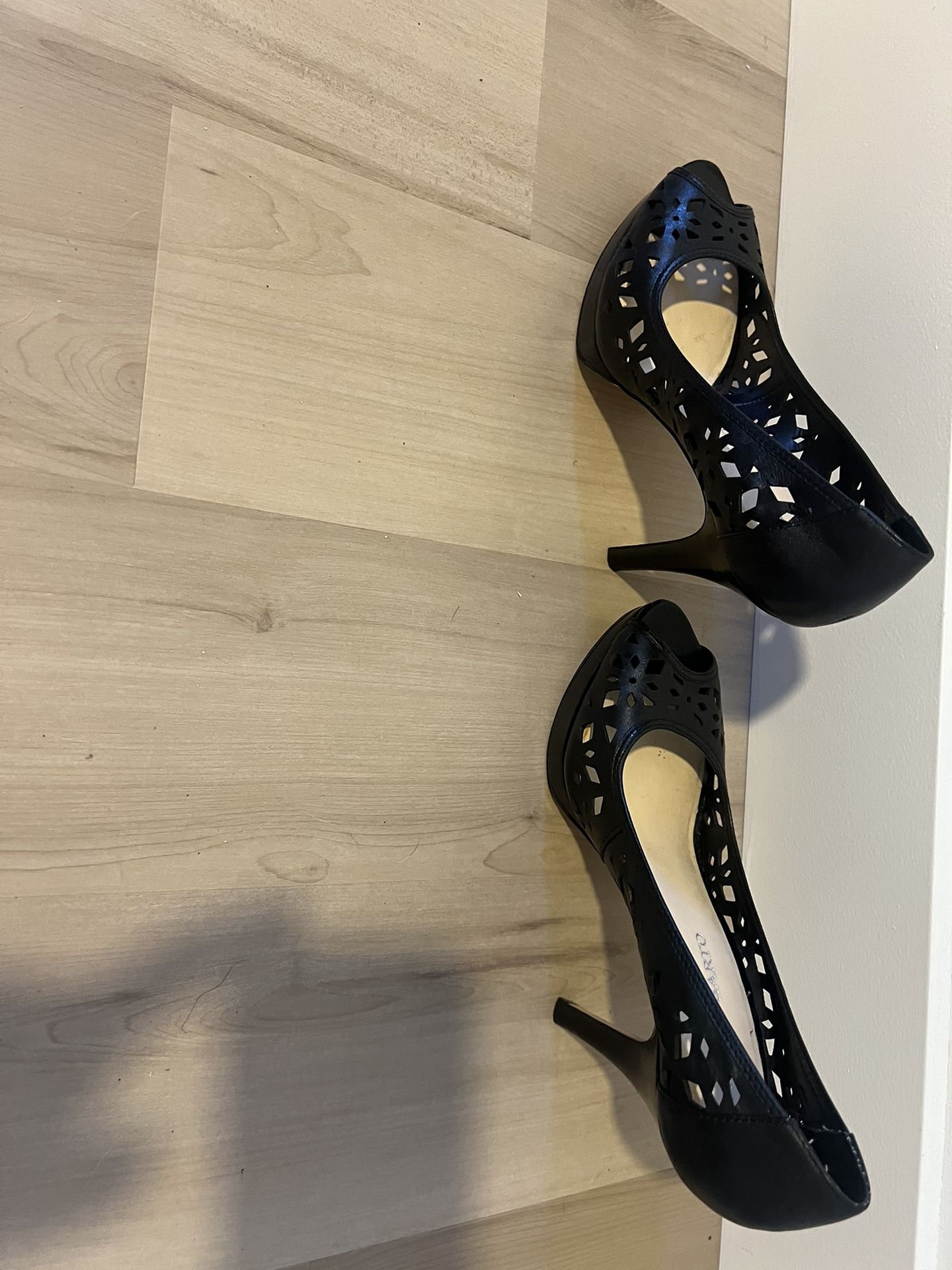 Black, Eyelet, Peep-Toe Pump, Size 9, New
