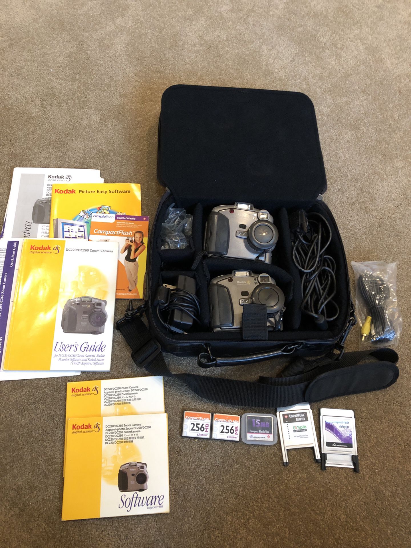 Lot Of 2 Kodak DC260 Zoom Cameras w/ Case & 3 Compact Flash Cards (2-256, 15 MB)