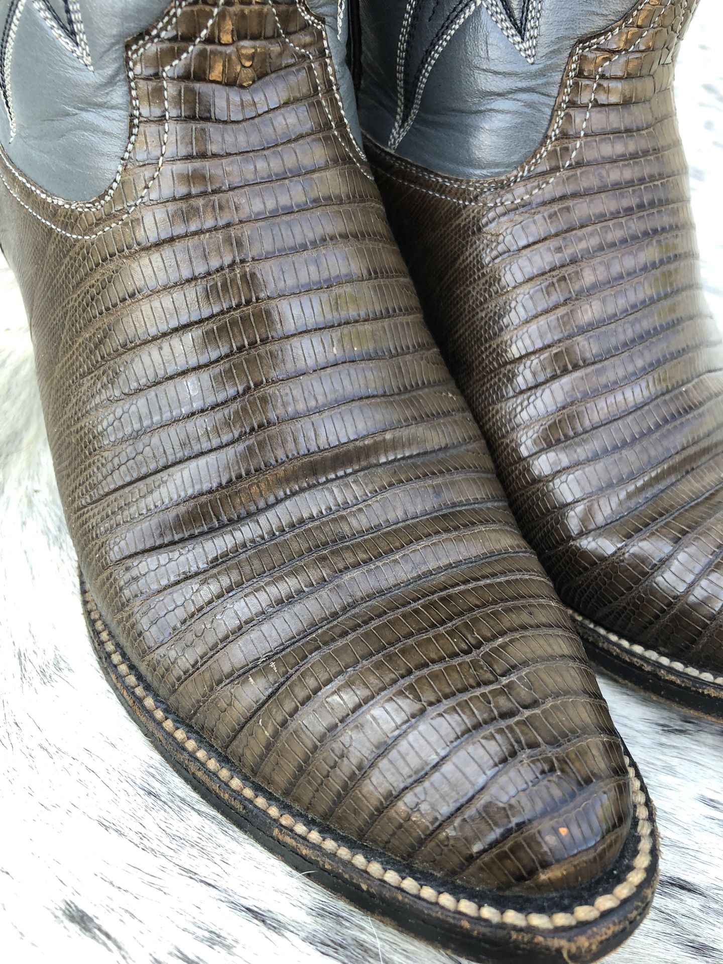 Men Boots Size 8.5