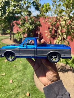 1/24 scale 1972 Chevrolet Cheyenne Pickup Truck by Jada Toys