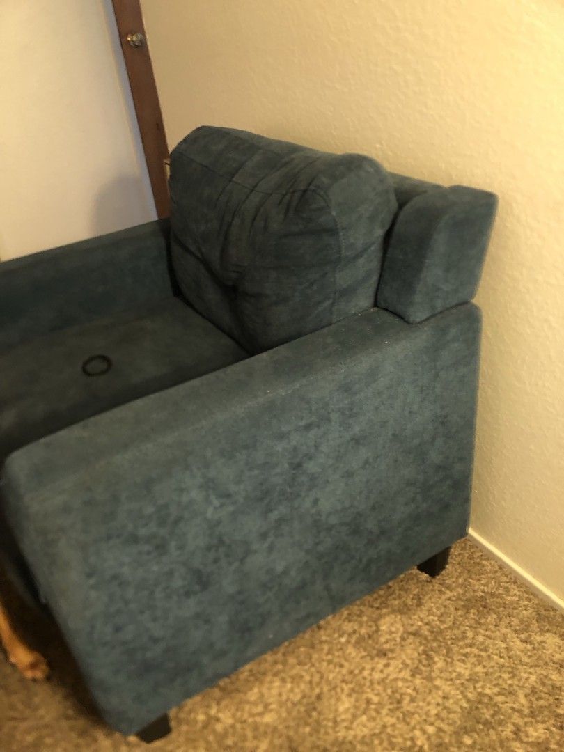 BLUE OFFICE/ LIVING ROOM DECOR COUCH.
