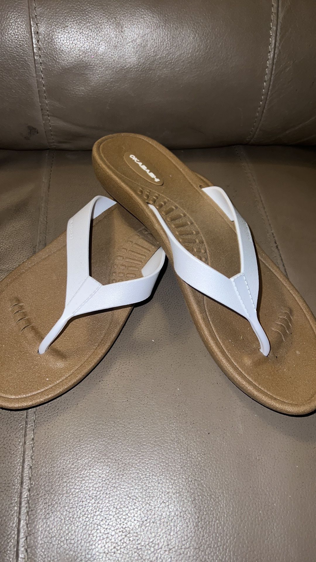 Okabashi White Thong Sandals, Women’s Size 9