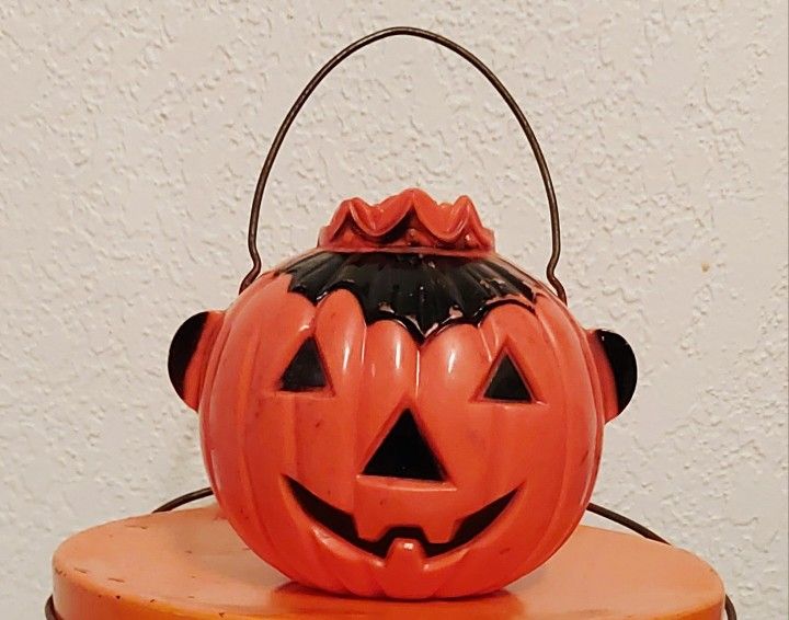 HALLOWEEN Vintage Mini Crowned Pumpkin Candy Holder