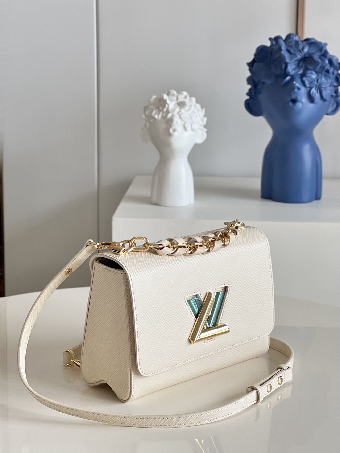 LV / Louis Vuitton EPI Twist MM Shoulder Bag for Sale in New York, NY -  OfferUp