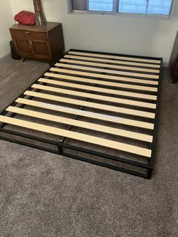 Queen Platform Metal/Wood Bed