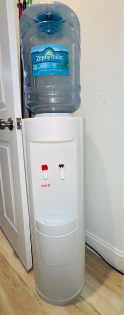Hot and cold water dispenser