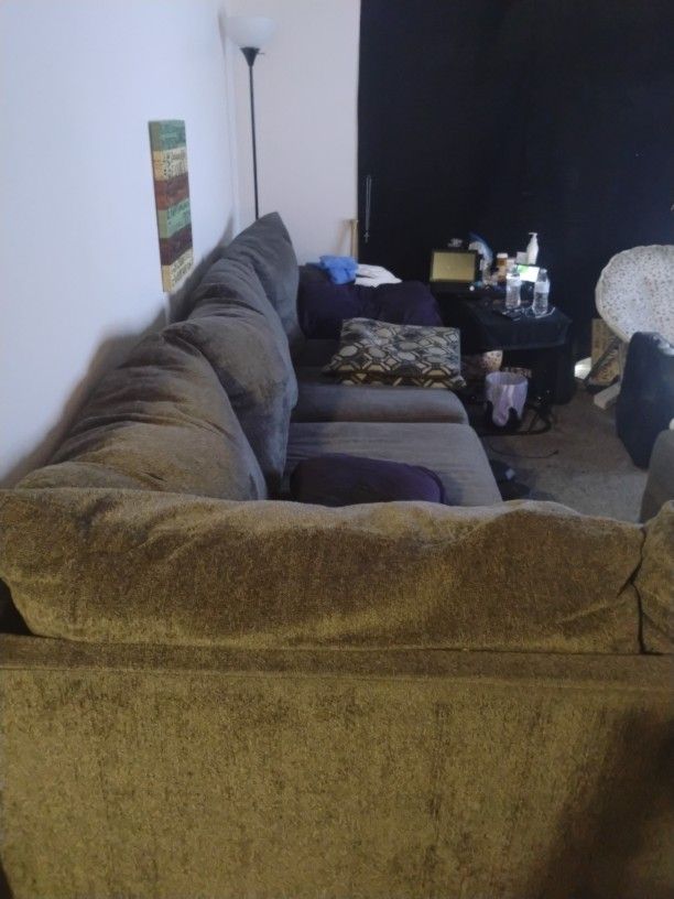 SECTIONAL  🛋️ (NEEDS CLEANED) TWIN MATTRESS 