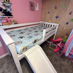 Kids bed with slide