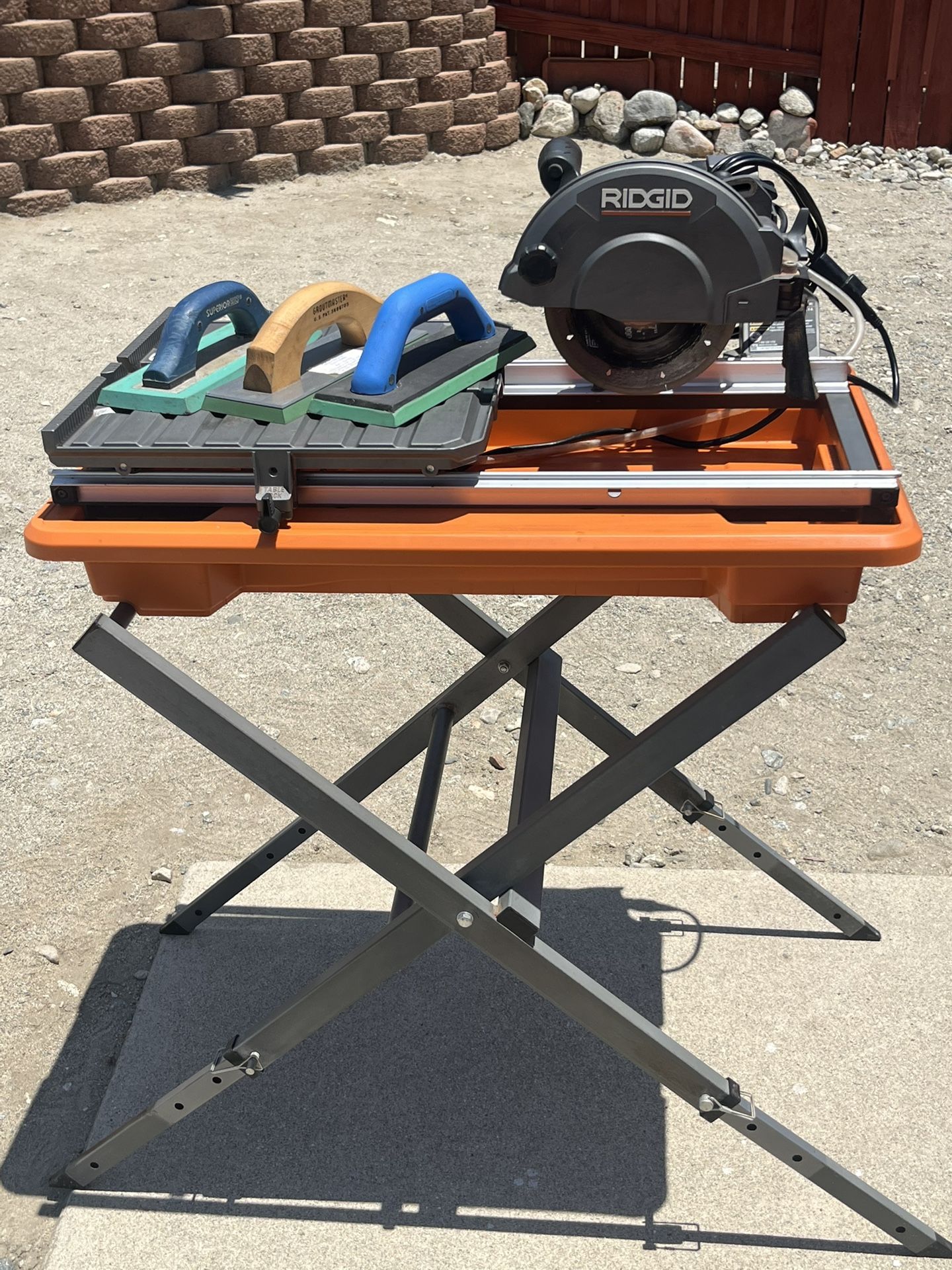 RIDGID SAW WET TILE & FLOTAS.