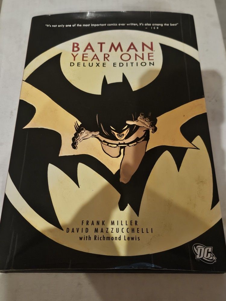 Batman Year One Deluxe Edition ( Comic Book/Book) Frank Miller