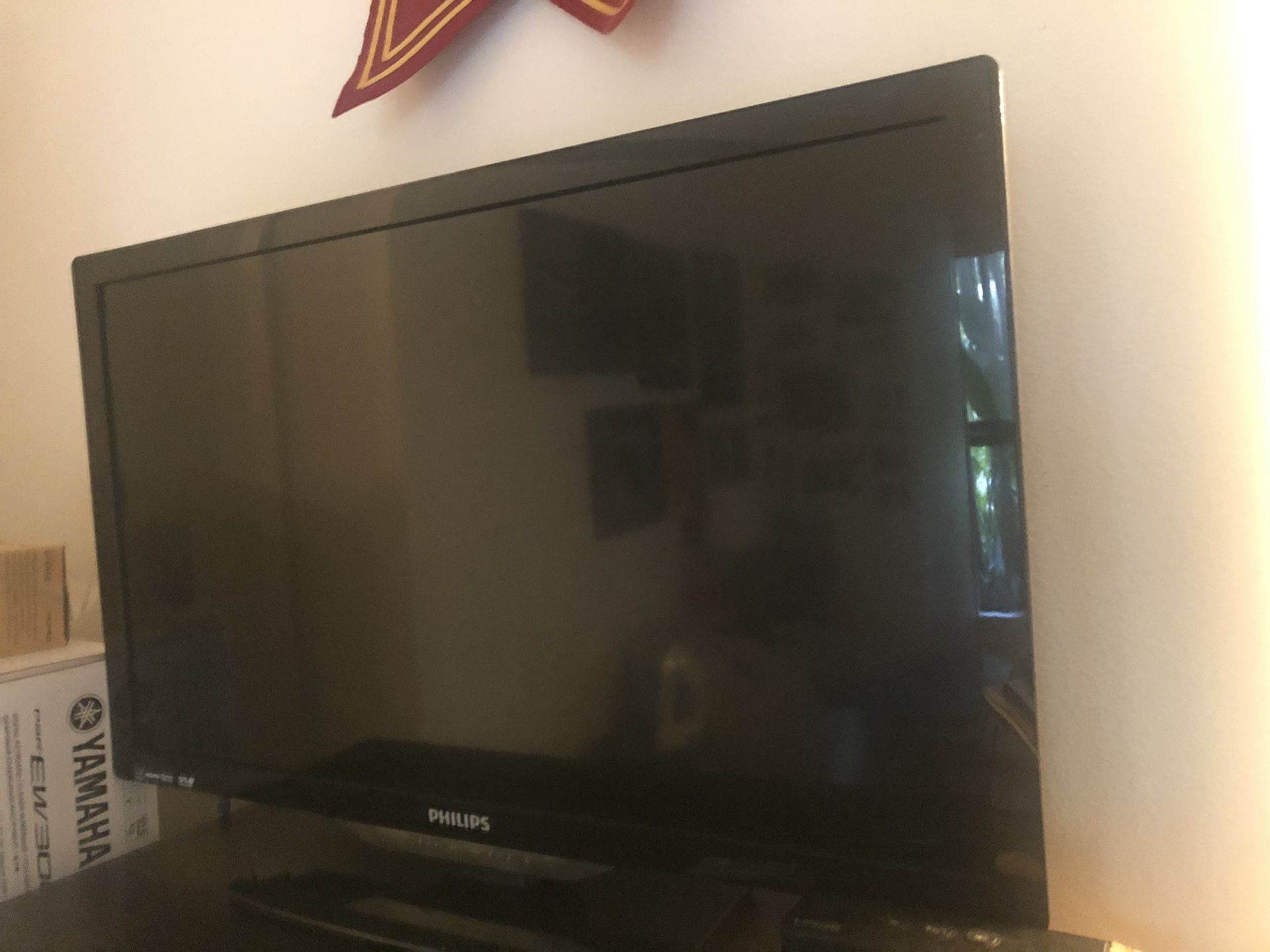 32inch Tv with free chromecast or bluetooth speaker